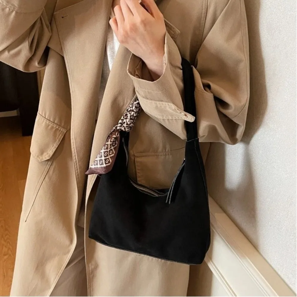 Bolso tote de ante sintético con cremallera y pañuelo de seda
