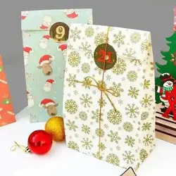 Bolsas kraft con pegatinas de Navidad para regalos y fiestas