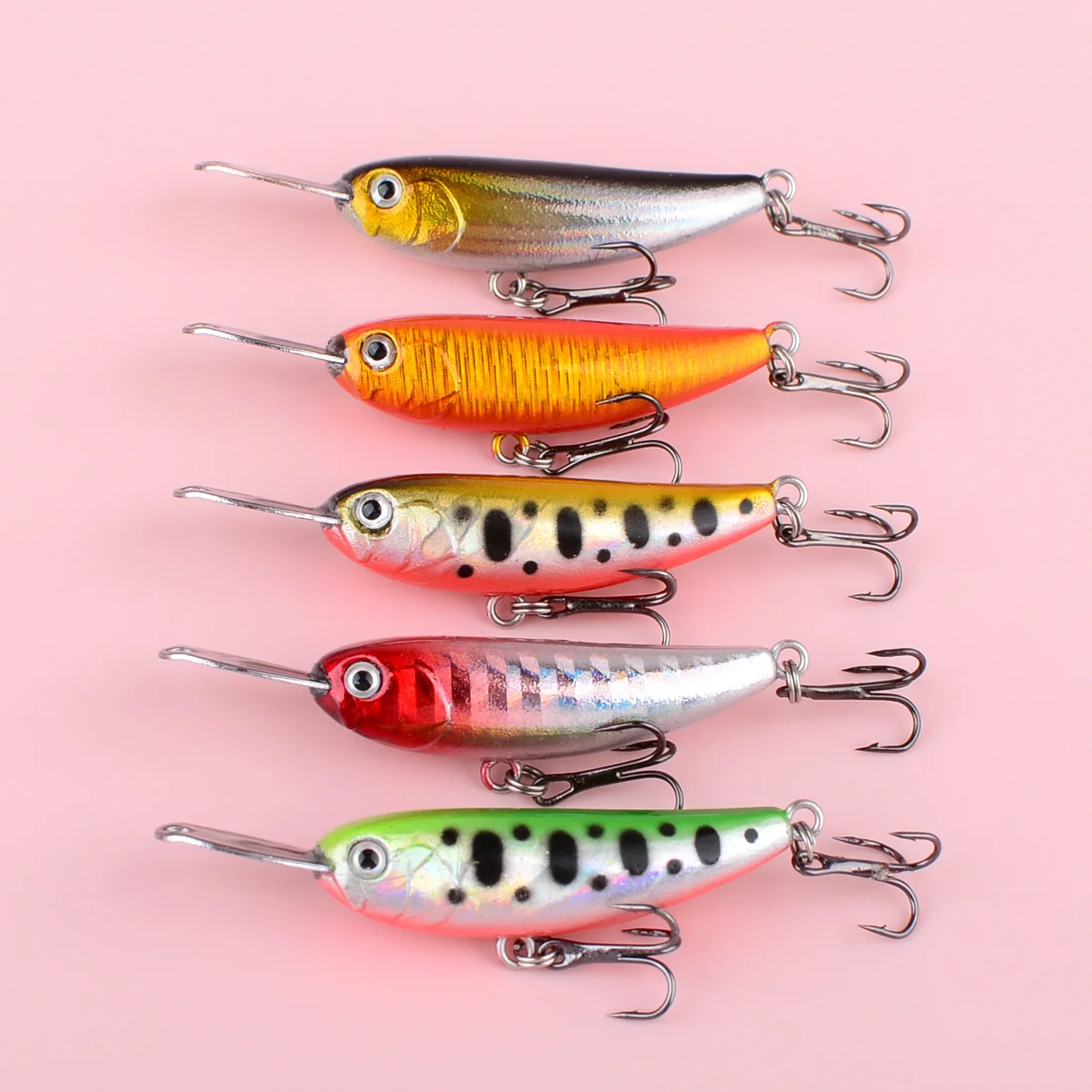 Detalle del señuelo para pesca (estilo crankbait/swimbait)