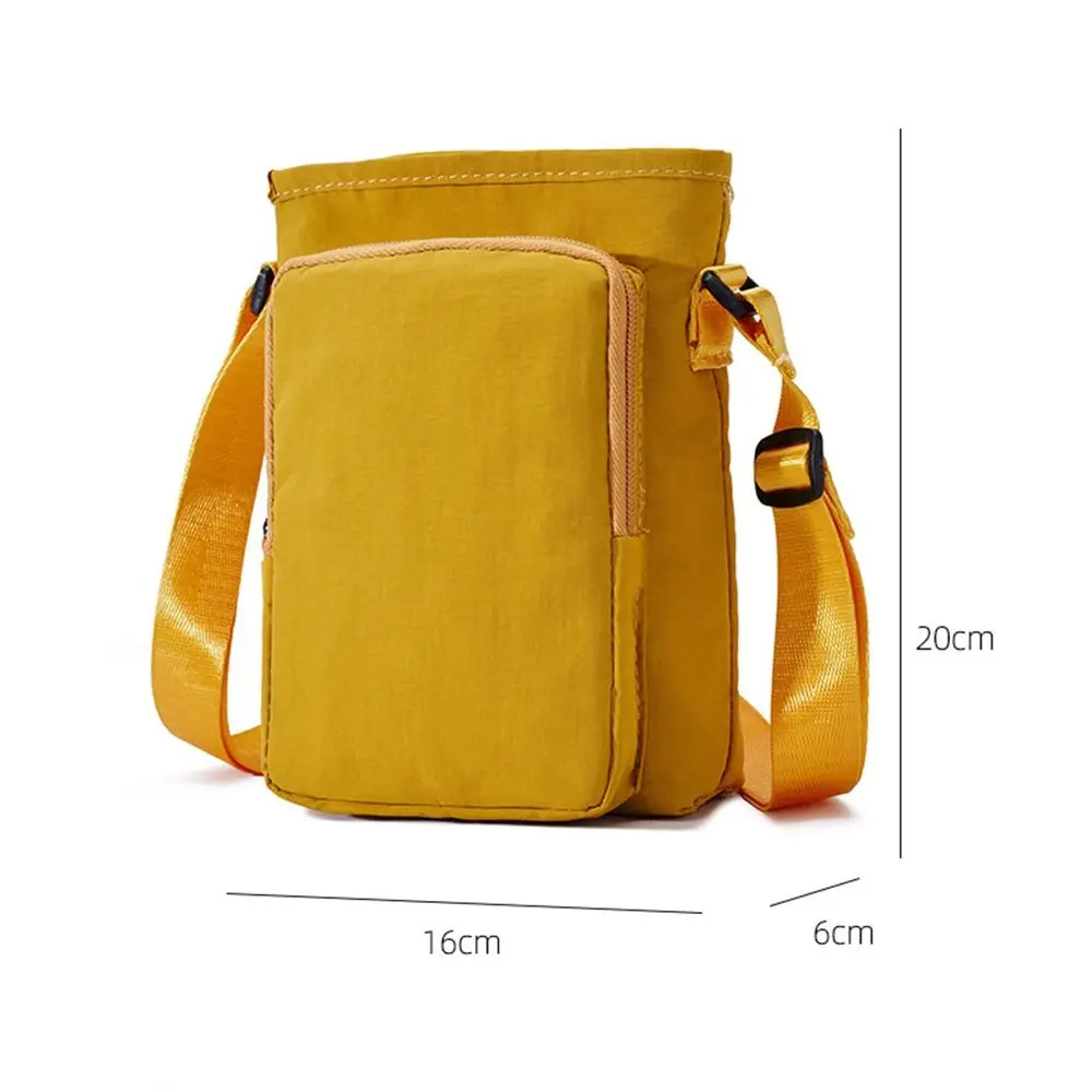 Bolsa portabotellas en uso tipo cruzado