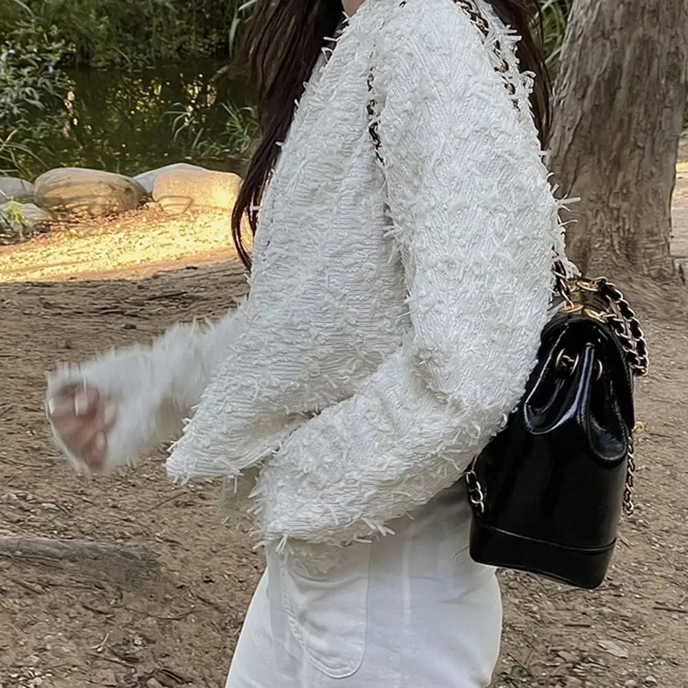 Mochila de cuero con cadena para mujer: ideal en viaje - imagen 5