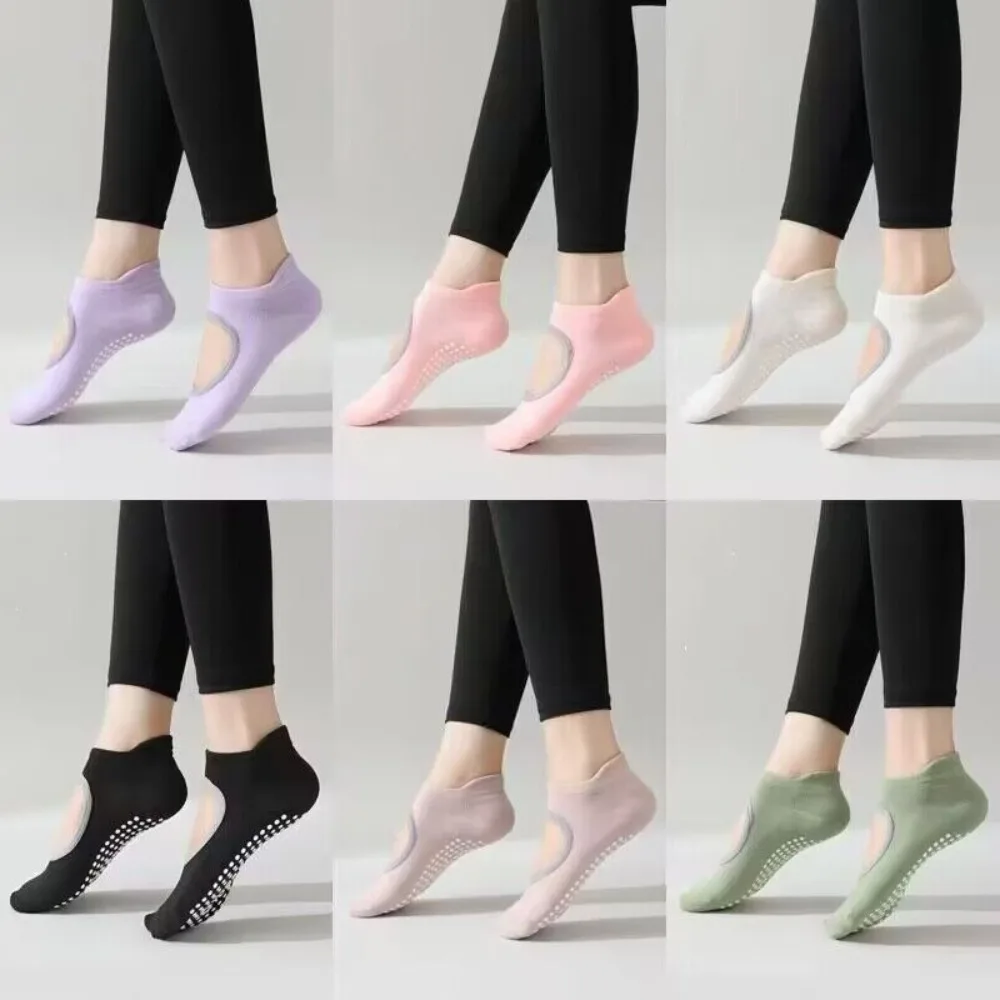 Calcetines de yoga antideslizantes en colores variados