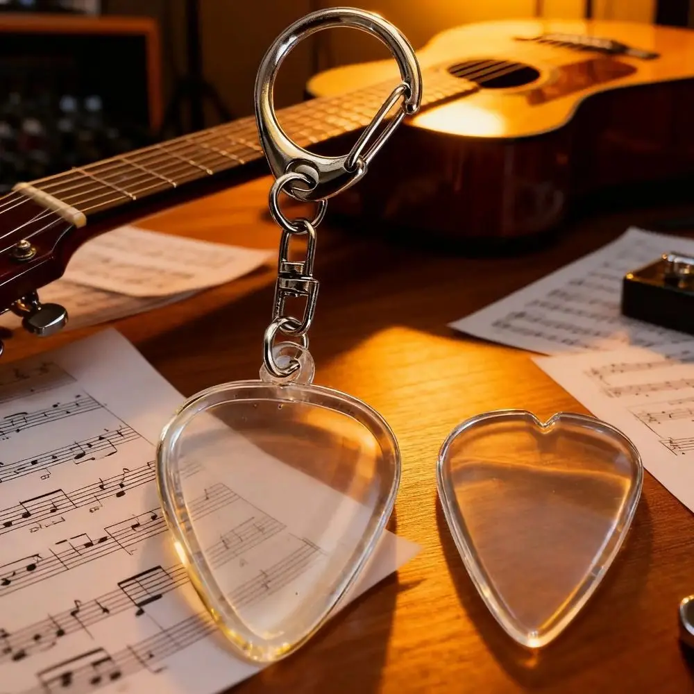 Soporte púas de guitarra acrílico transparente con llavero corazón - imagen 4