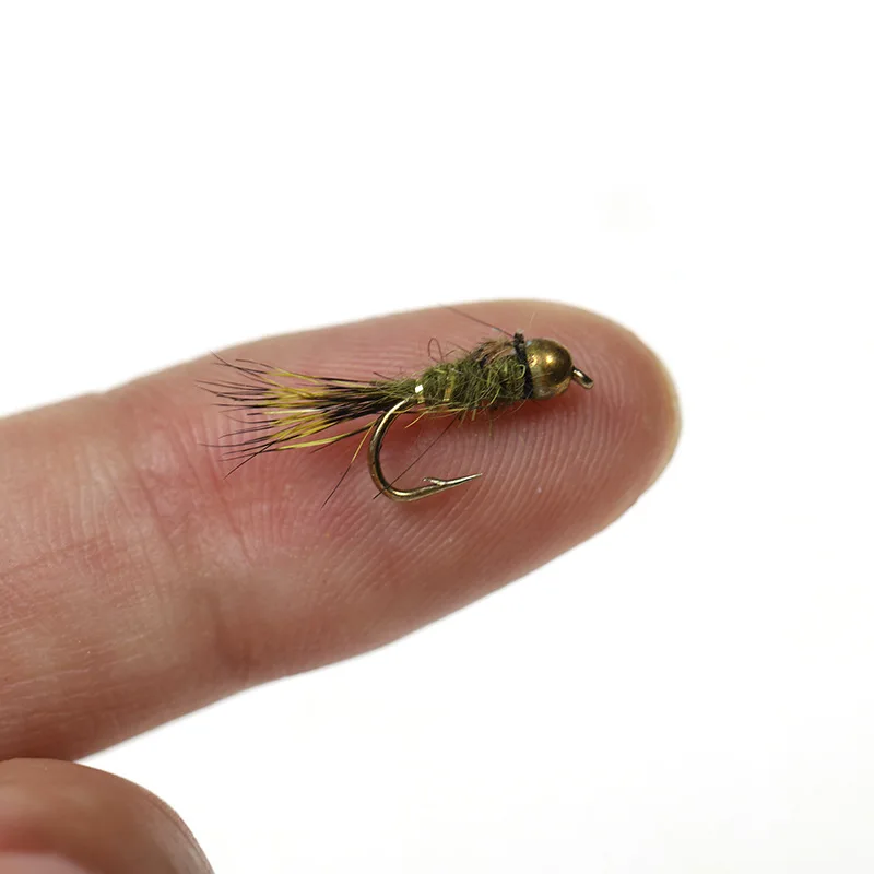 Mosca de ninfa con cuenta dorada y cuerpo acanalado