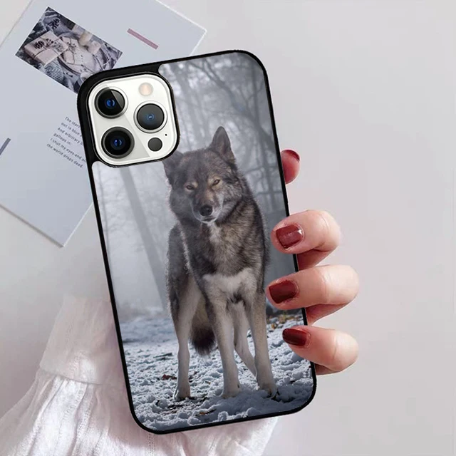 Funda colocada en iPhone mostrando ajuste perfecto