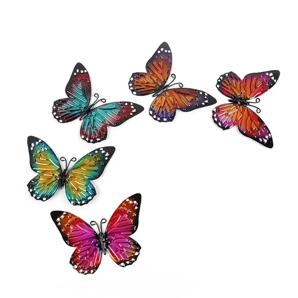 Detalle del acabado y textura de la mariposa metálica