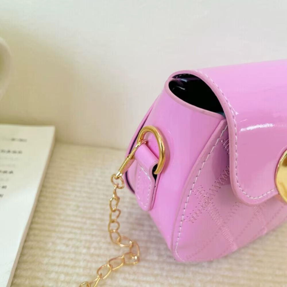 Bolsa cruzada de corazón de durazno en diferentes colores disponibles
