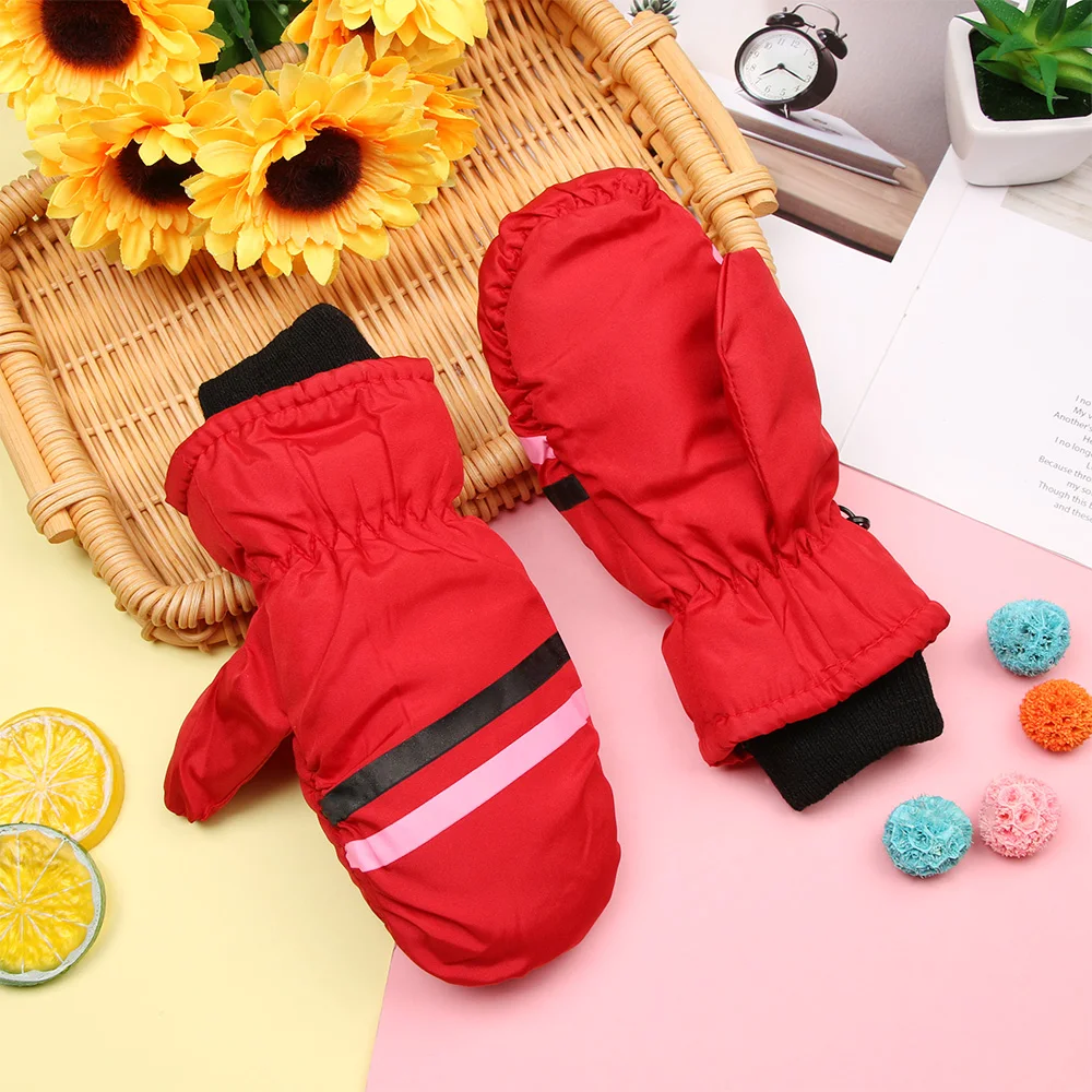 Guantes en uso deportivo infantil