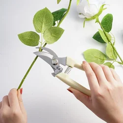 Tijeras de podar de jardín para ramas y árboles frutales con corte preciso