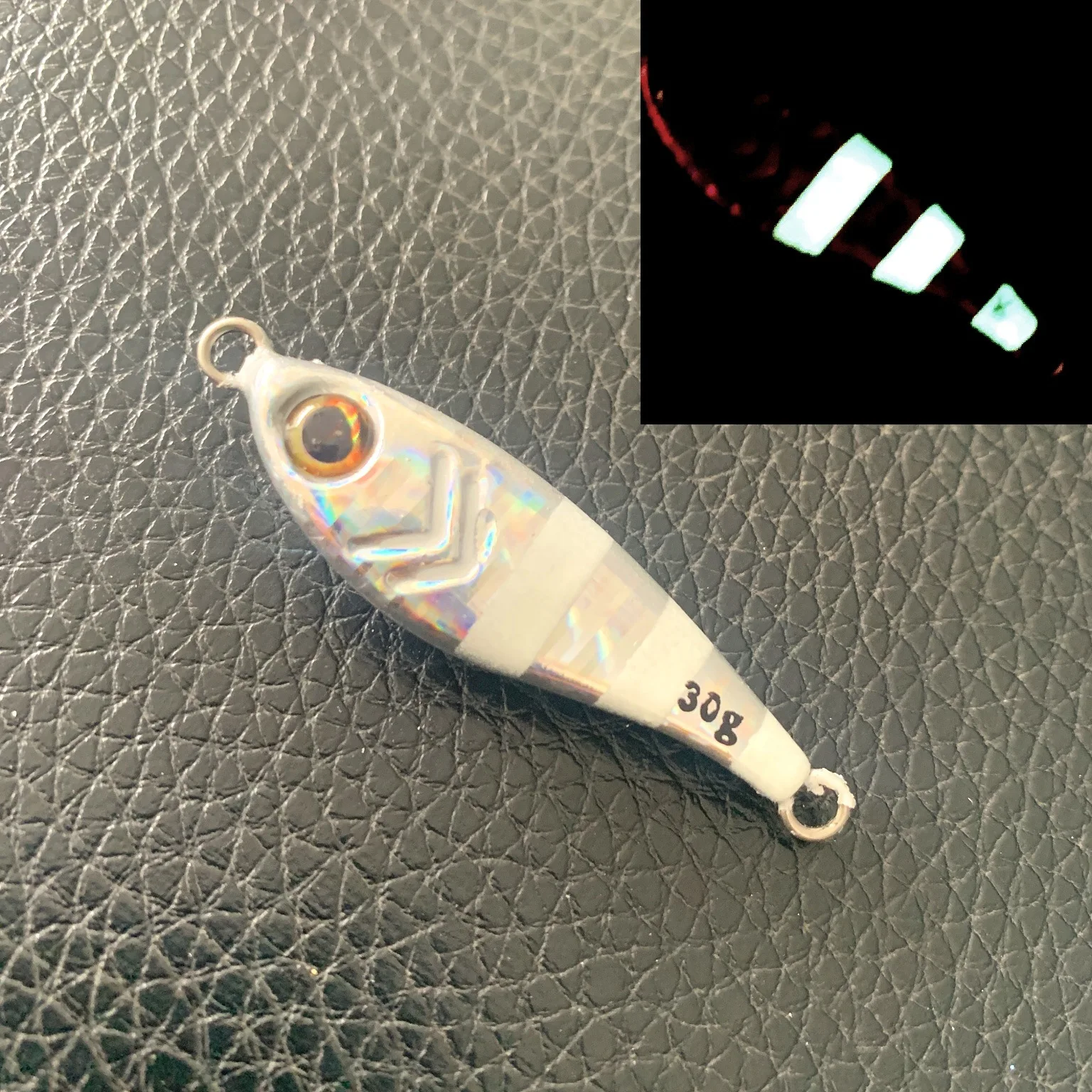 Primer del señuelo donde se aprecia el ojo 3D y los detalles de pintura