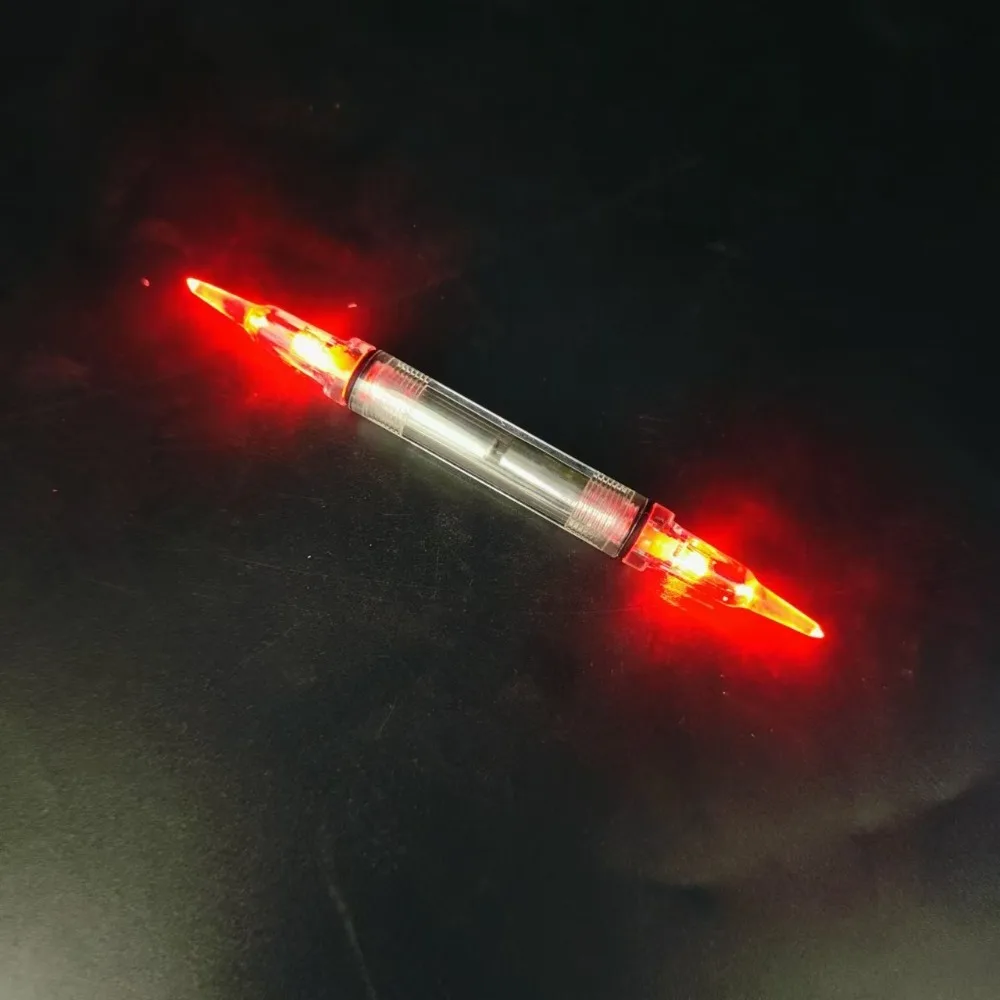 Luz LED para señuelos con anzuelo en forma de diamante