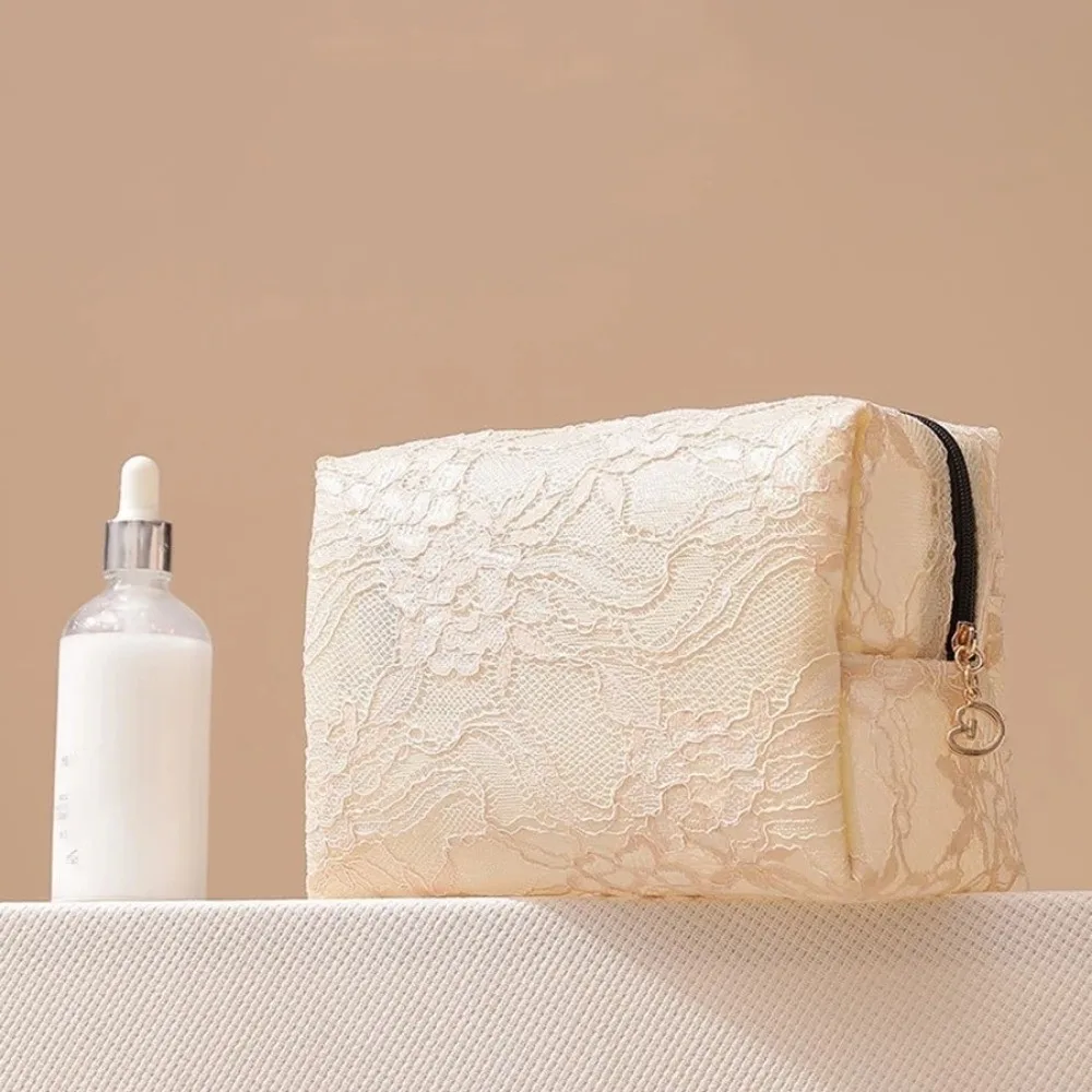 Bolsa cosméticos impermeable de encaje floral gran capacidad - imagen 4