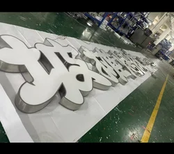 Letras de canal LED 3D de alto brillo en aluminio suspendido