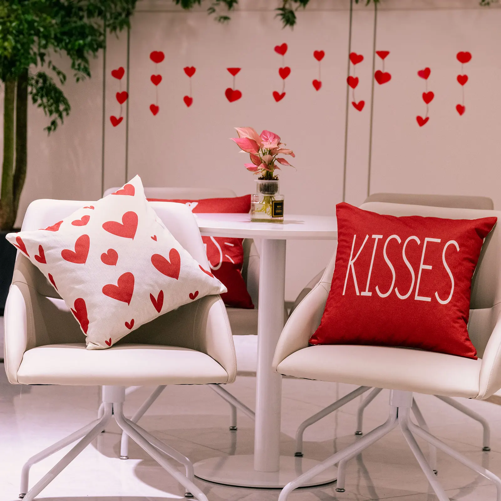 Fundas cojín San Valentín de lino con besos y abrazos rojos - imagen 2