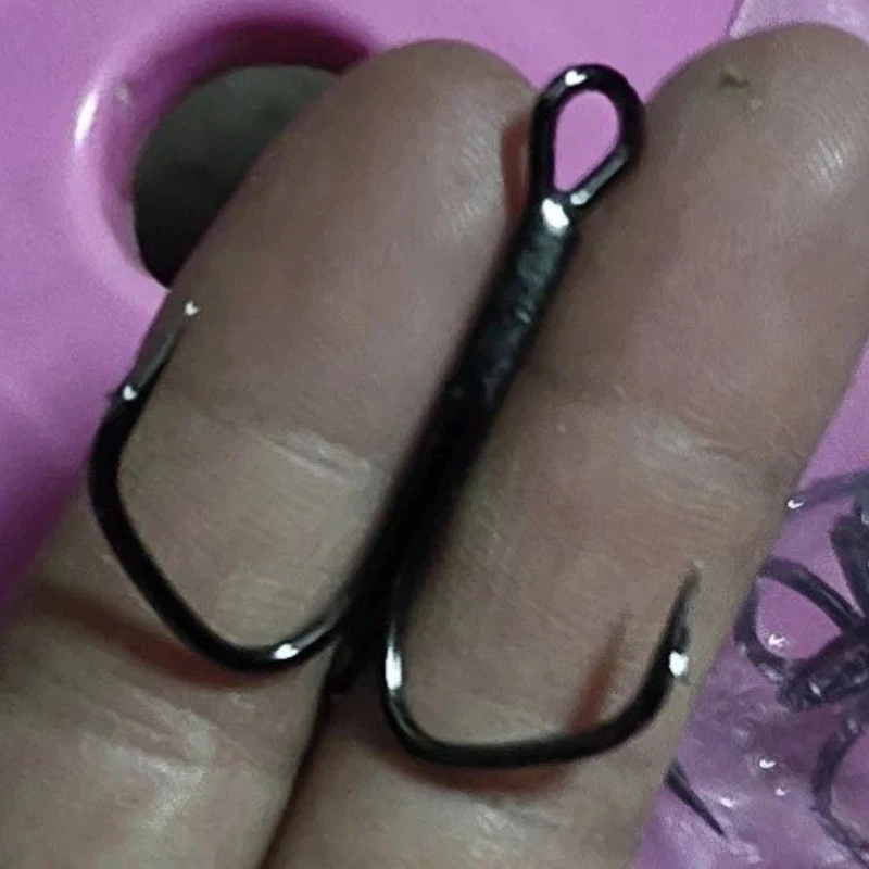 Anzuelos triple de acero carbono con púas invertidas para carpa - imagen 5