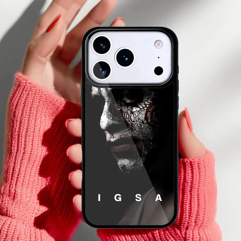 Funda en uso mostrando carga inalámbrica