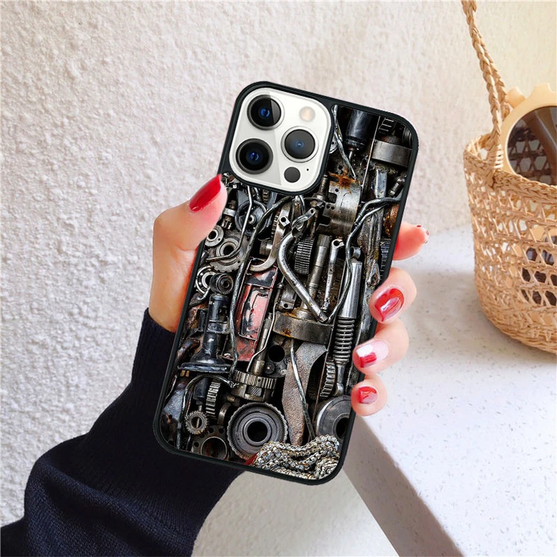 Detalle del diseño de herramientas en la funda