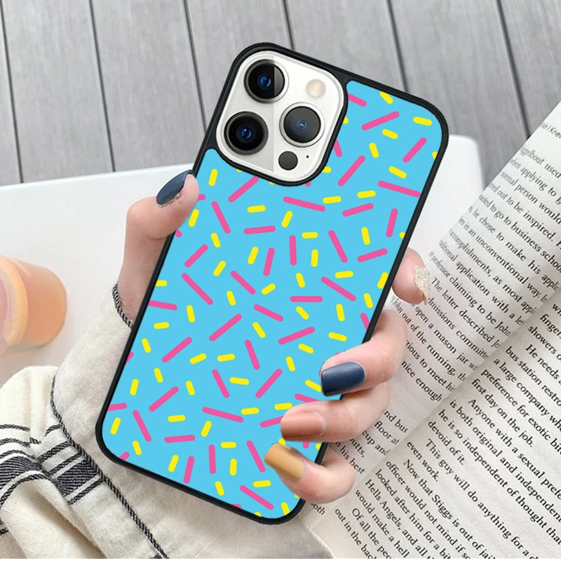 Funda con patrón Memphis en tonos suaves
