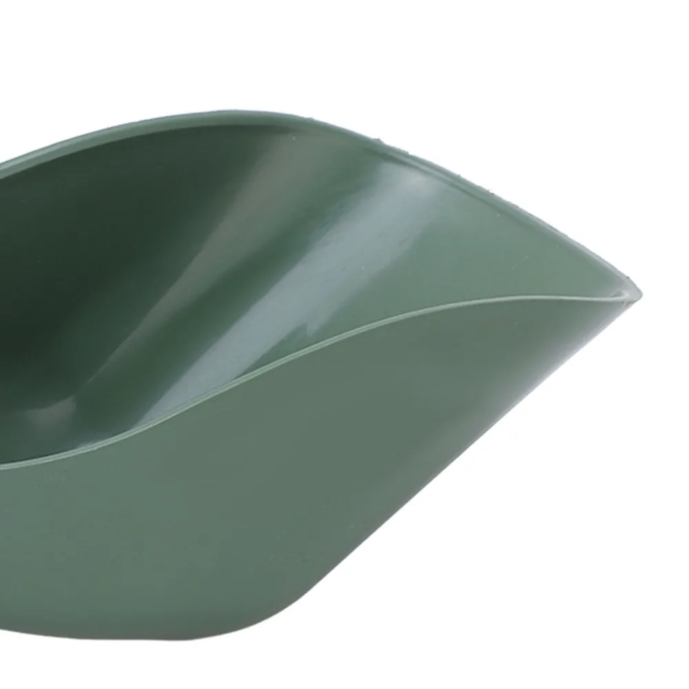 Cuchara para señuelos de pesca en uso mostrando la capacidad de cebo