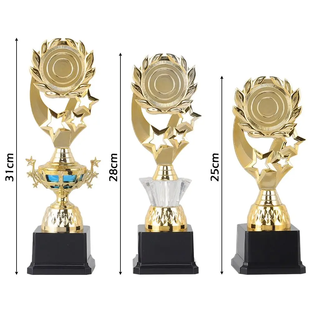 Trofeo dorado de plástico para fútbol