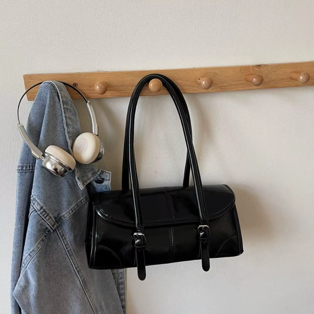 Bolso bandolera de polipiel burdeos para mujer con cierre magnético