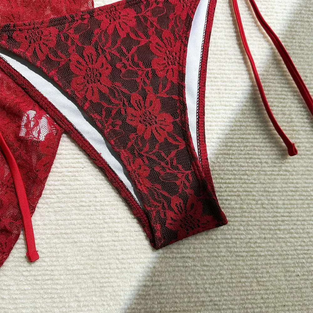 Conjunto rojo de bikini de encaje