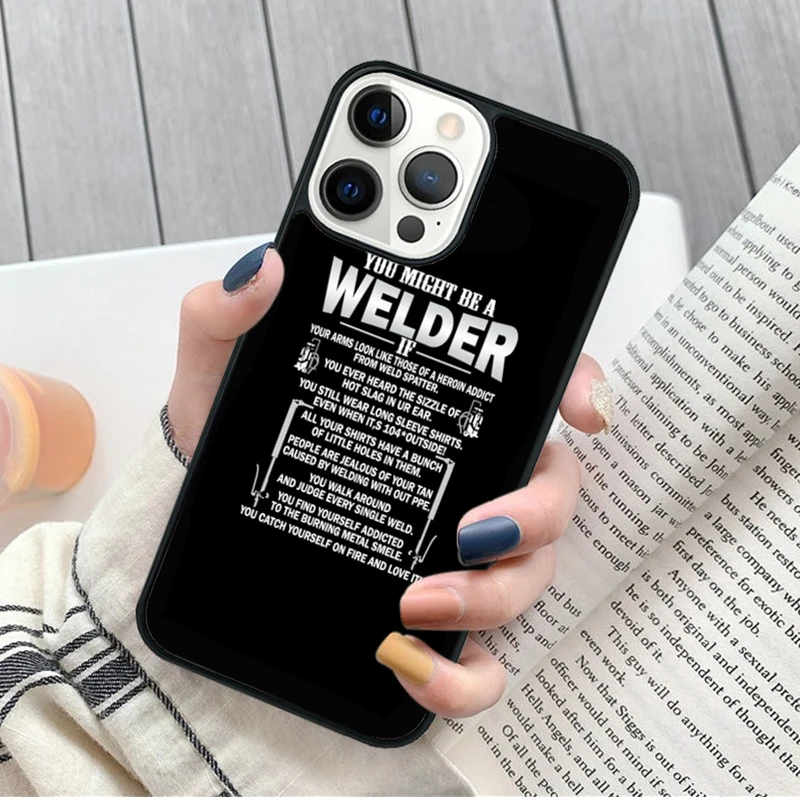 Funda mostrando frase de soldadura en iPhone