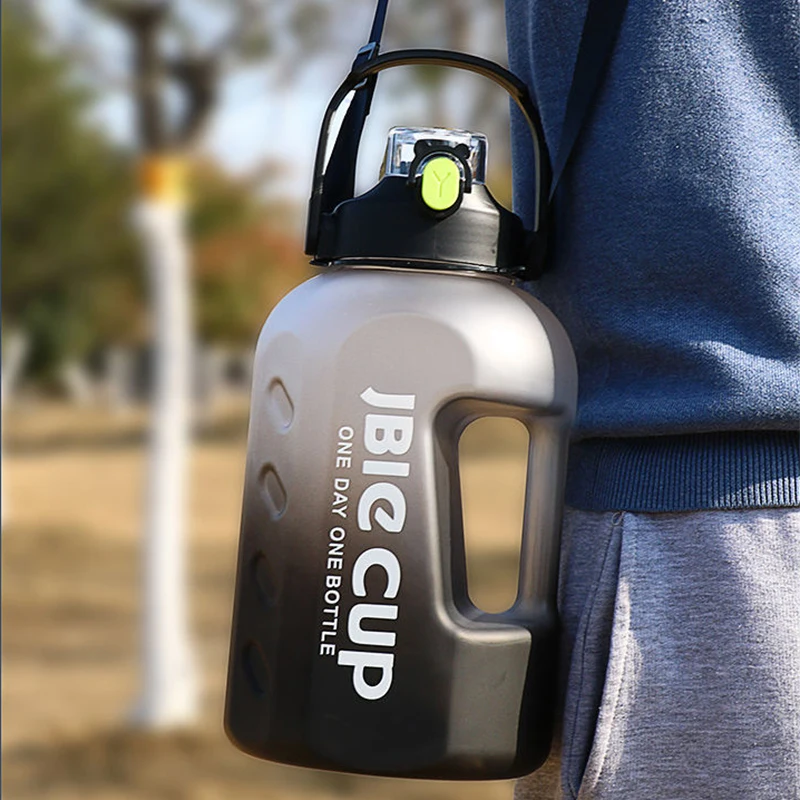 Botella agua gran capacidad con asa para pesca deportiva - imagen 5