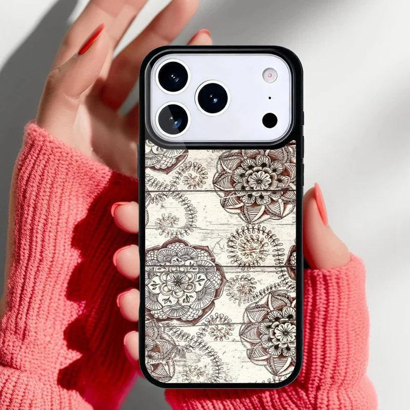 Funda colocada en un iPhone mostrando el ajuste perfecto