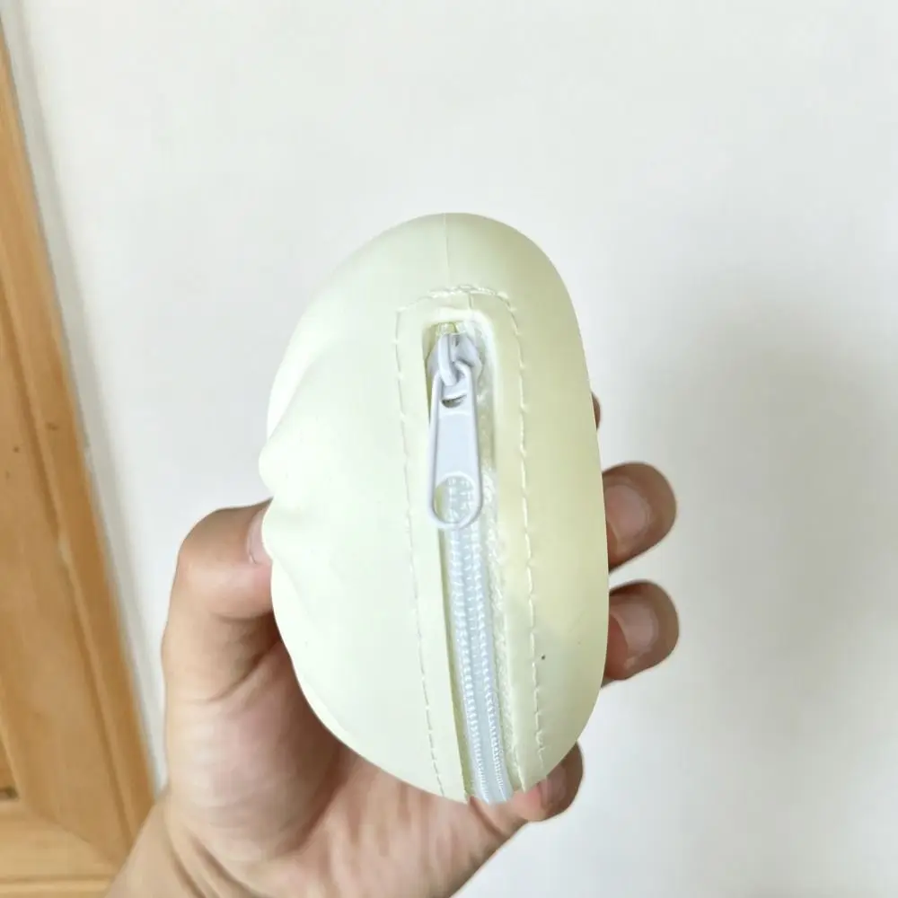 Monedero de silicona con forma de bollo y correa de muñeca - imagen 2