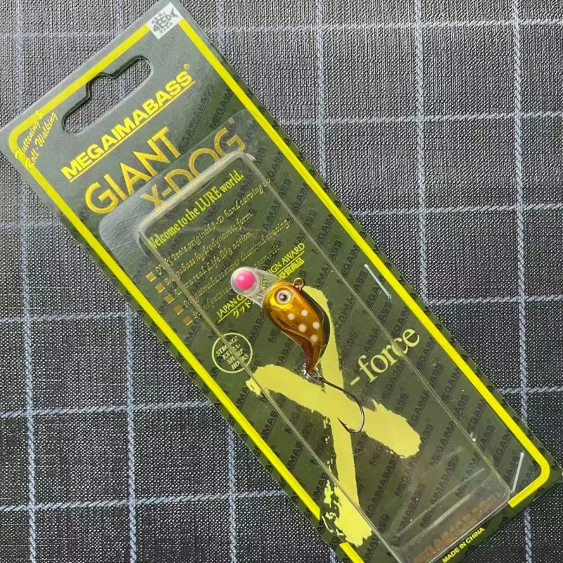 Cebo duro de cola roja para montajes de pesca