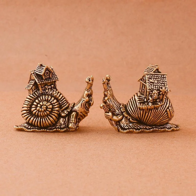 Figura miniatura de cobre como adorno de sobremesa