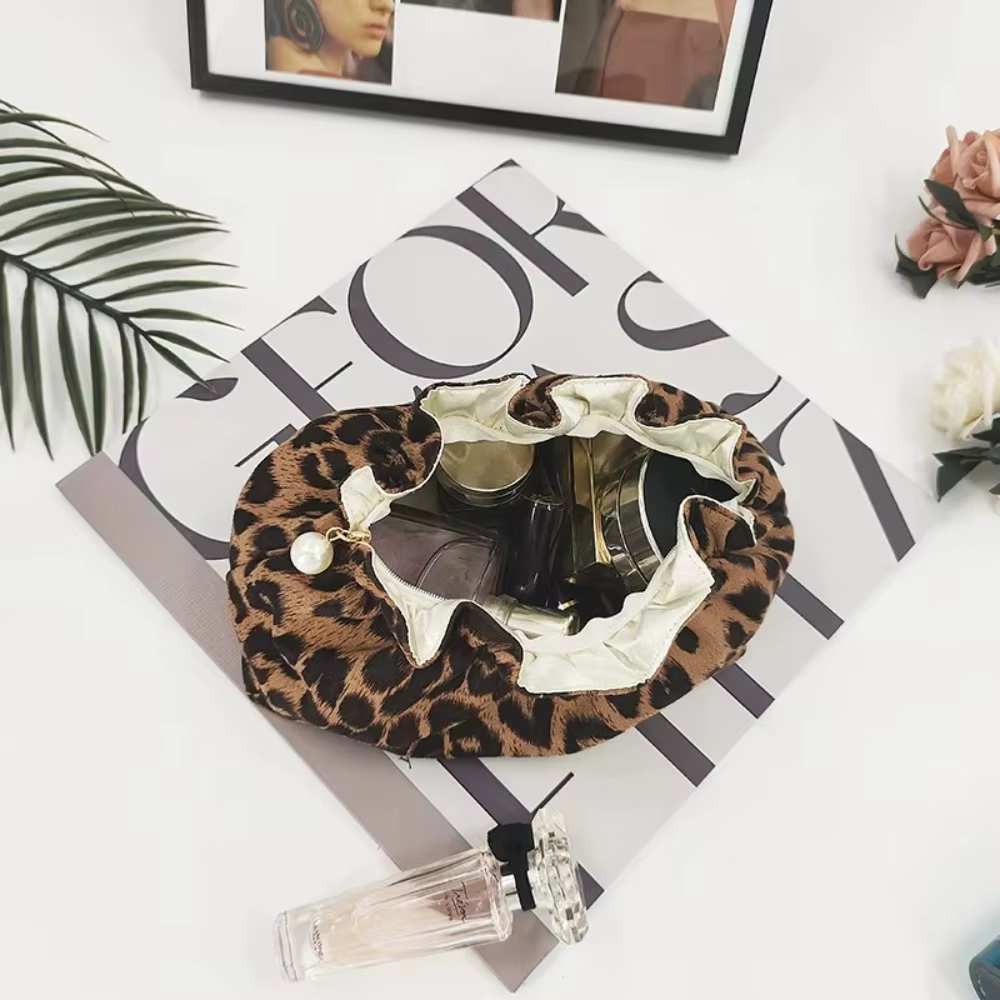 Bolsa de maquillaje con cremallera de perlas y estampado de leopardo - imagen 3
