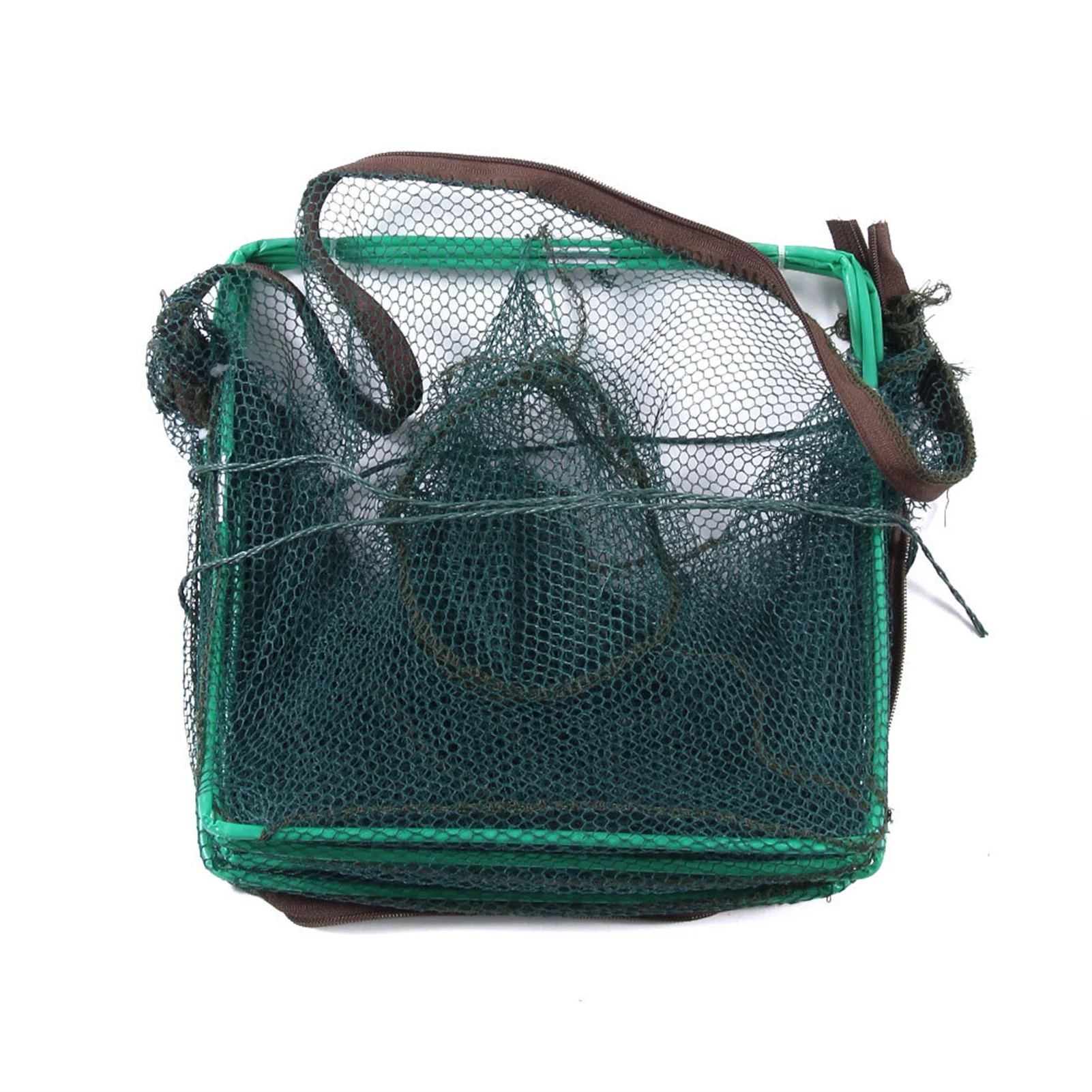 Trampa plegada junto a una mochila