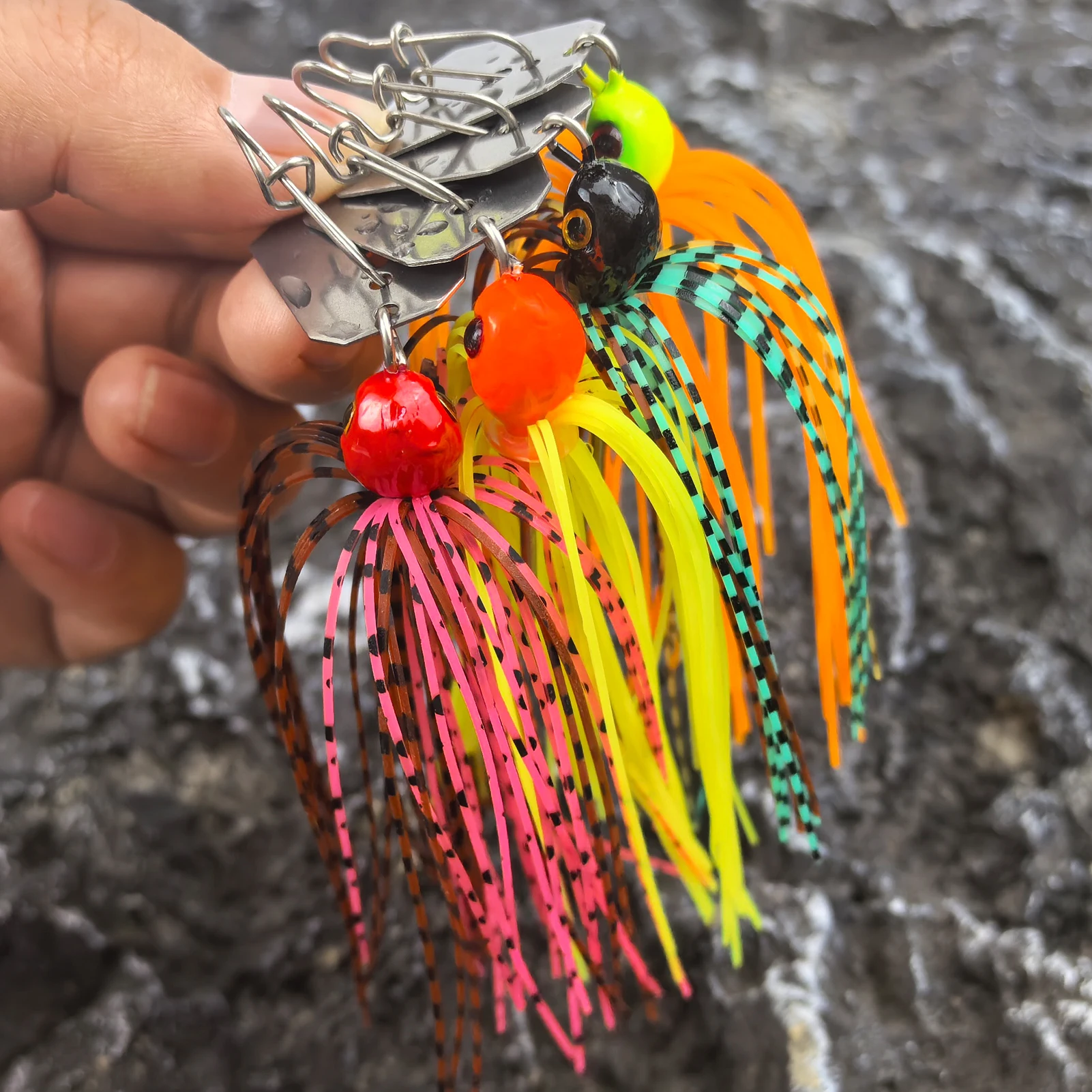 Buzzbaits y Chatterbaits para lubina con faldas de goma Free Fisher - imagen 2