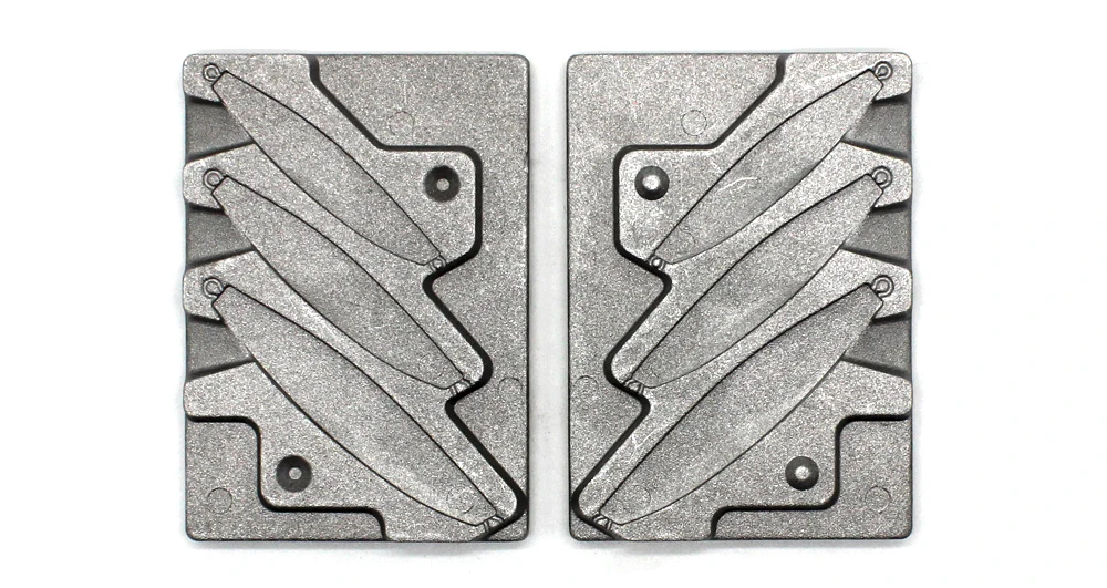 Detalle del molde de metal para fundición de señuelos