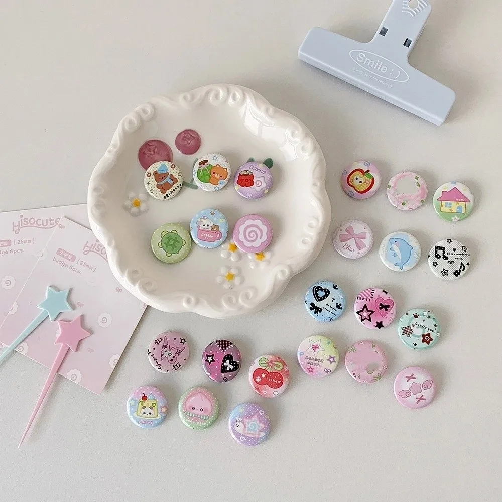 Detalle de estilo retro en mini broches