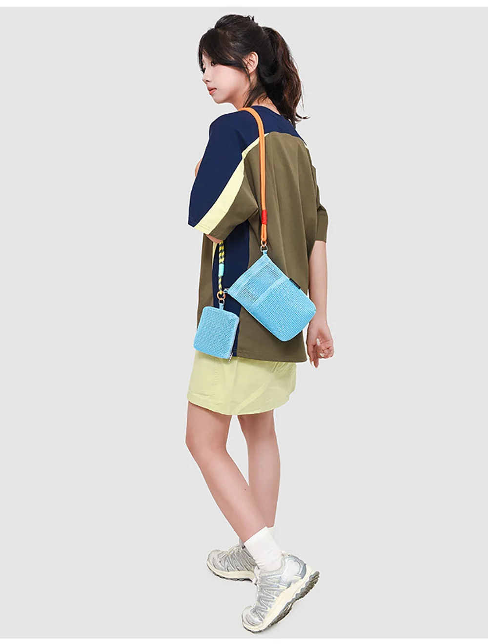 Bolso con formato cruzado y mini bolso integrado