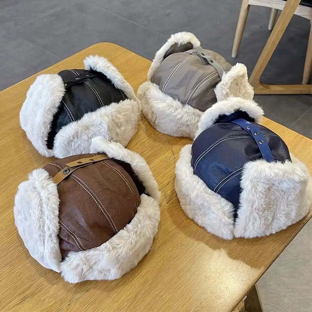 Gorro con orejeras visto de perfil