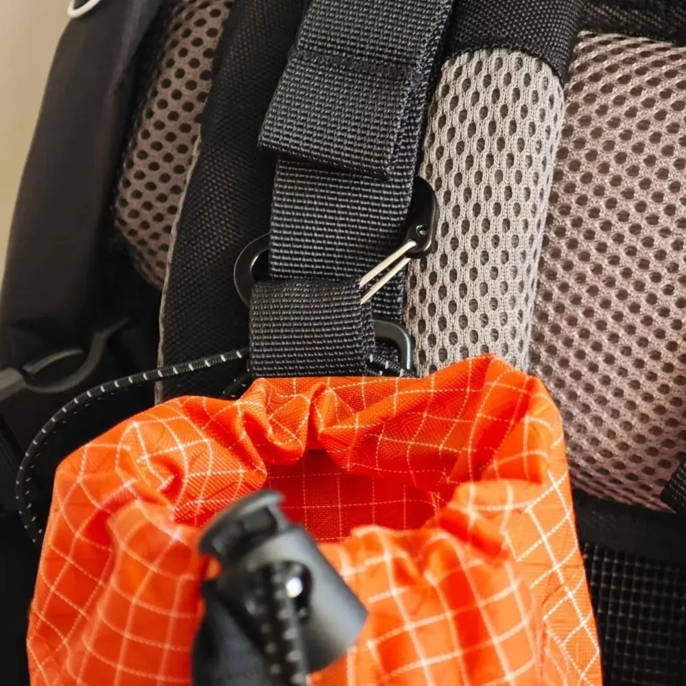 Porta botella mochila con cierre de cordón elástico impermeable - imagen 3