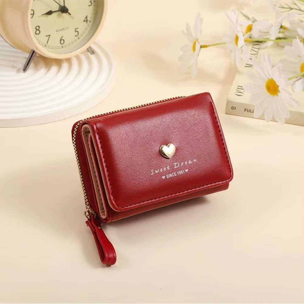 Interior con ranuras para tarjetas y compartimento con cremallera