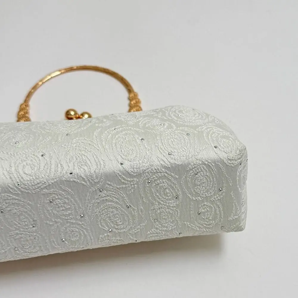 Bolso bandolera con strass de color liso, asa superior y cadena - imagen 5