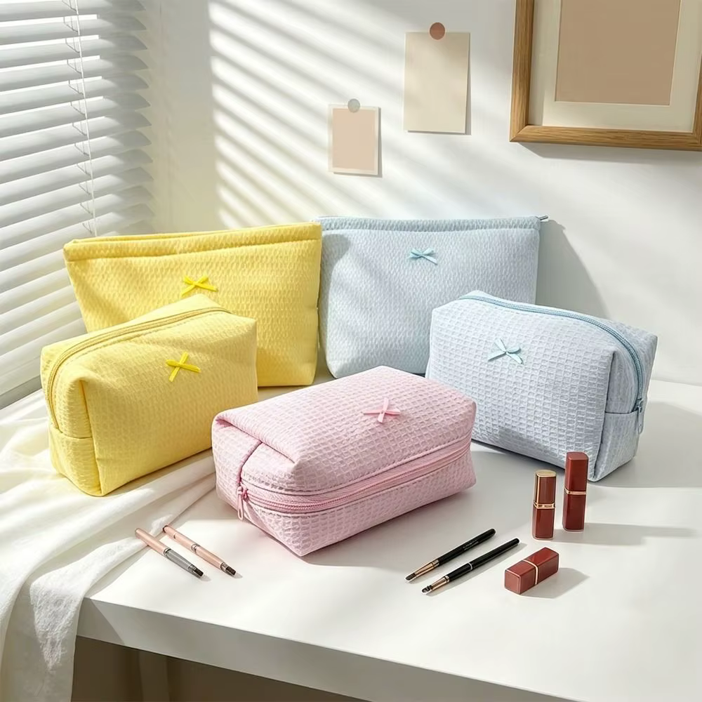 Bolsa Maquillaje Texturizada con Lazo – Gran Capacidad - imagen 5