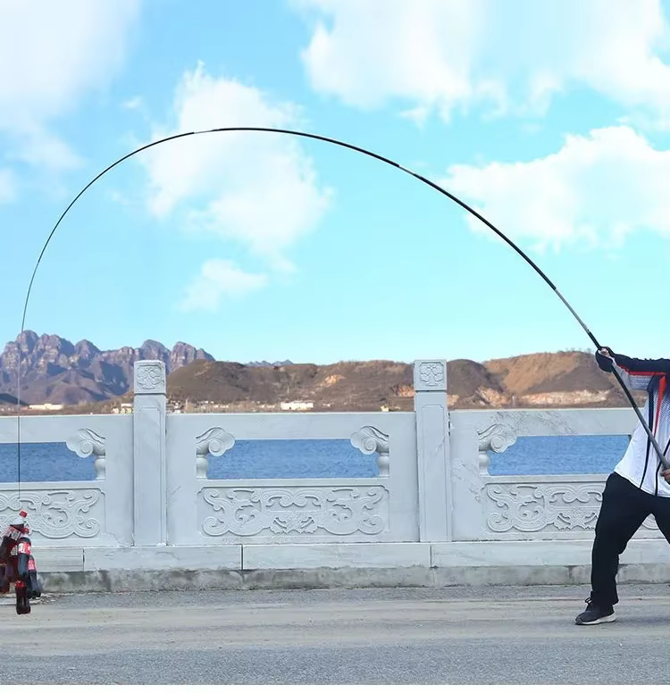 Caña de pesca junto a accesorios compatibles