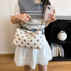 Bolso hobo de lunares con cremallera y correa ajustable