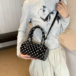 Bandolera de Cuero PU con Puntos para Mujer – Bolso Barril Tipo Cubo