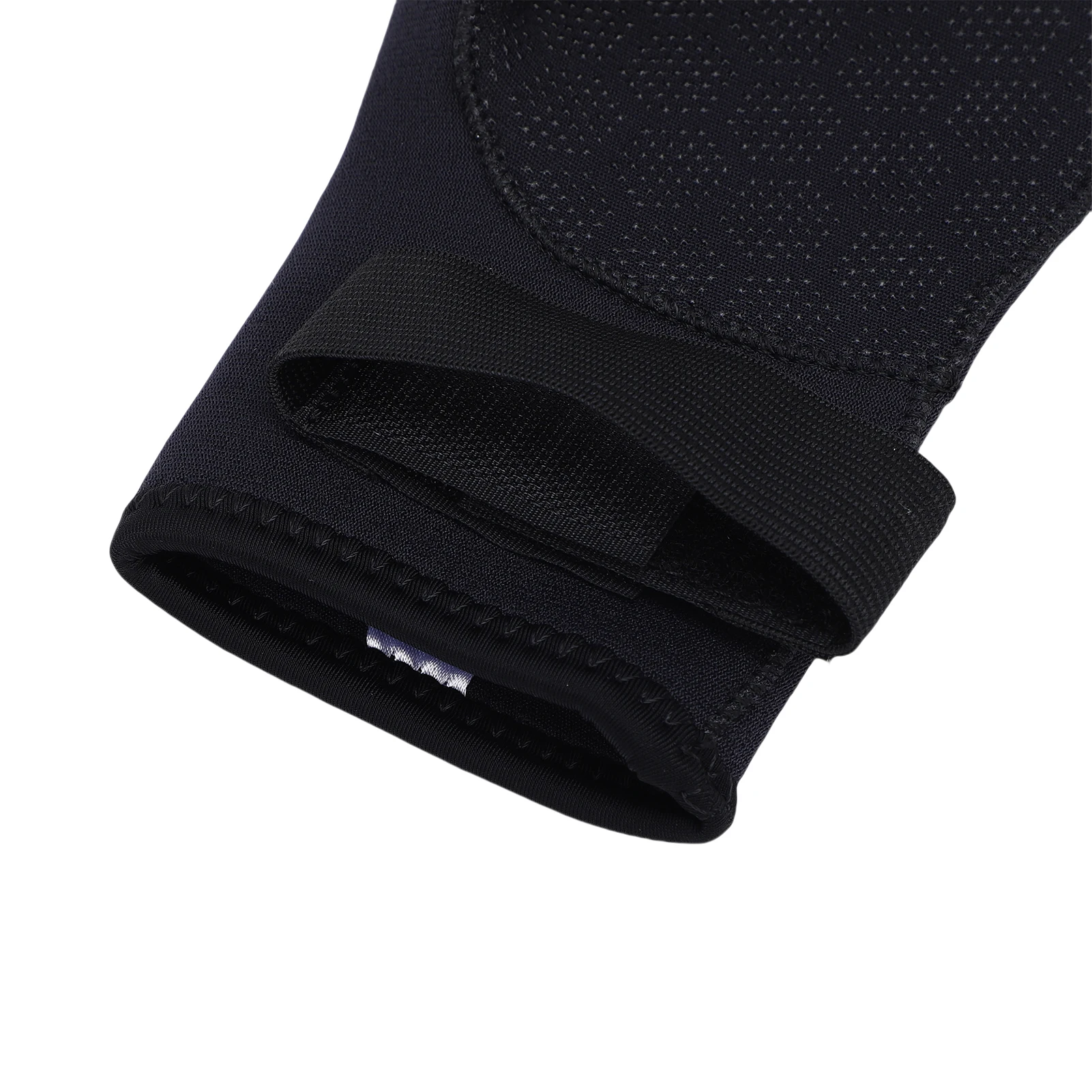 Guantes en uso durante una inmersión mostrando flexibilidad y ajuste