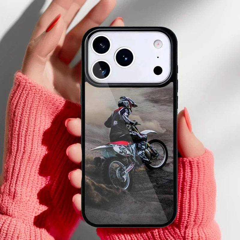 Detalle del diseño de motocross en la funda