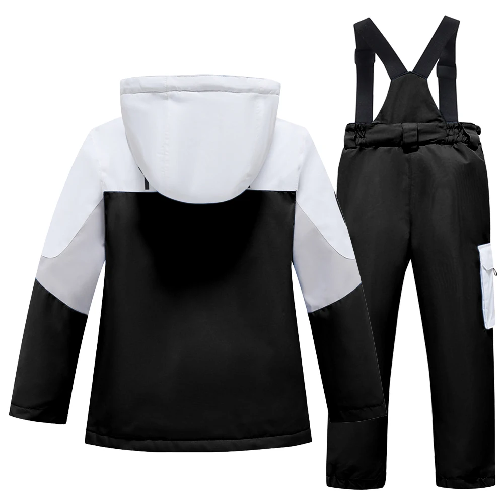 Pantalón con tirantes ajustables