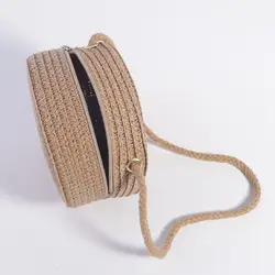 Bolso bandolera redondo en paja con lazo de encaje y cierre